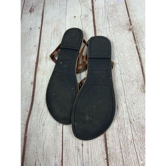 Two pair of sandals women’s one tan and the other brown size 10￼ - Picture 3 of 9